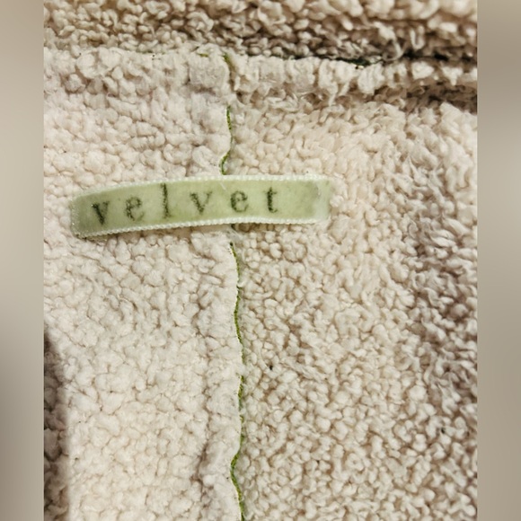 So cute Velvet faux shearling green pea coat. Size M in excellent condition - Picture 8 of 8